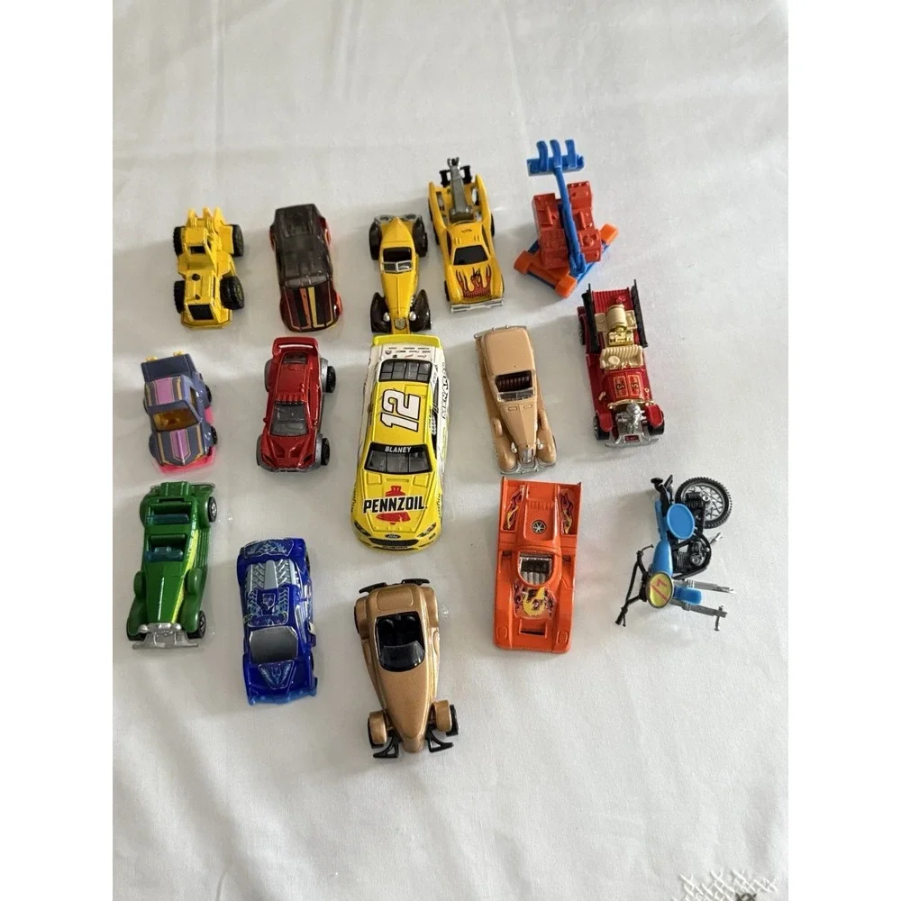 Lot Of 15 Assorted Hot Wheels Matchbox 1:64 Scale Diecast Racing Toys Vehicles